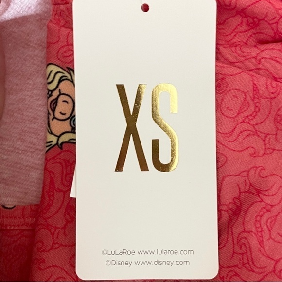 🌺 LuLaRoe Perfect Tee Disney Miss Piggy Scoop Neck Short Sleeve Top Size XS NWT - Picture 9 of 12